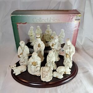 Vintage Christmas Holiday Collection 11 Glazed Nativity Scene + Wood Base